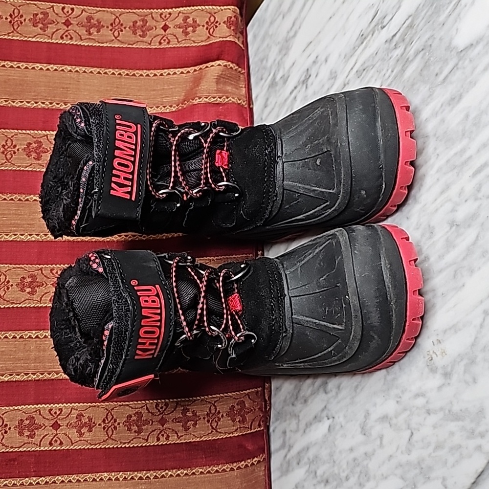 Khombu Youth Snow Boots Black/Red YOUTH SIZE 11M Snow Tracker Memory Foam Insole